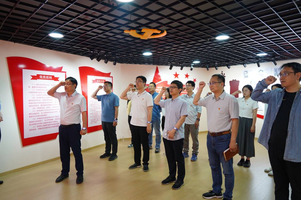 重温入党誓词.jpg 重温入党誓词.jpg